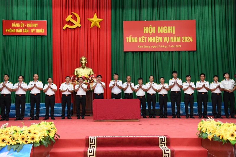 Các đơn vị ký kết giao ước thi đua. Các đơn vị ký kết giao ước thi đua.