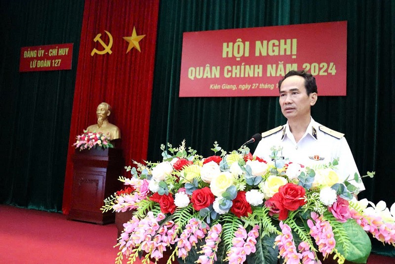 Chuẩn Đô đốc Nguyễn Hữu Thoan phát biểu. Chuẩn Đô đốc Nguyễn Hữu Thoan phát biểu.
