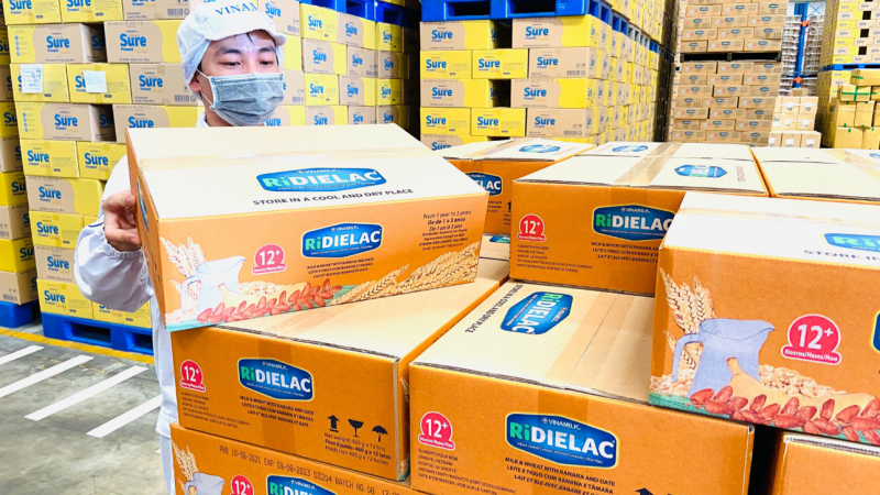 Các sản phẩm độc đáo được Vinamilk đầu tư R&D cho thị trường xuất khẩu như: sữa chua vị sầu riêng, sữa đặc dừa, bột ăn dặm chà là Dielac. Các sản phẩm độc đáo được Vinamilk đầu tư R&D cho thị trường xuất khẩu như: sữa chua vị sầu riêng, sữa đặc dừa, bột ăn dặm chà là Dielac.