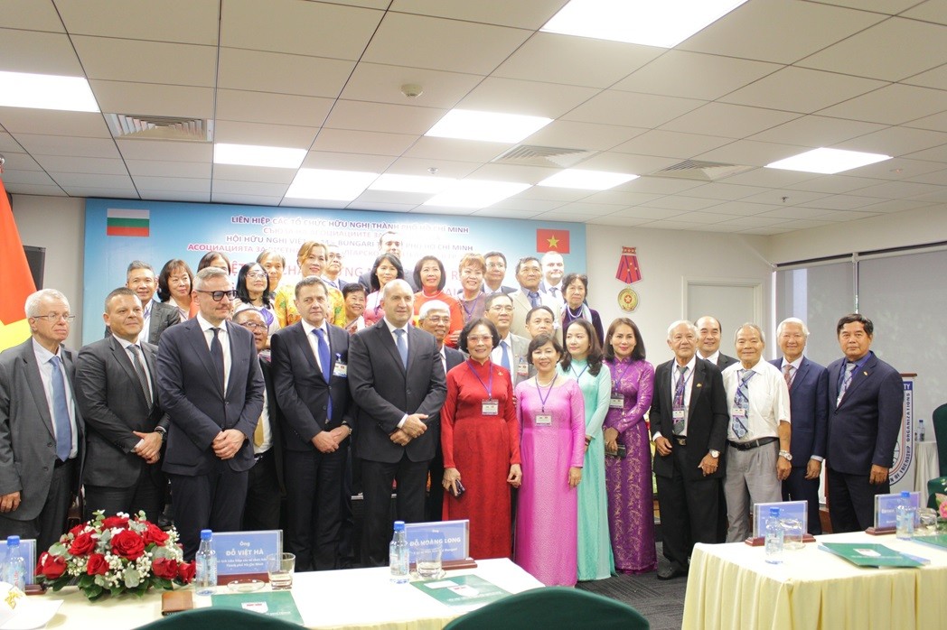 Vietnamese Students in Bulgaria Bridging Bilateral Friendship Vietnamese Students in Bulgaria Bridging Bilateral Ties
