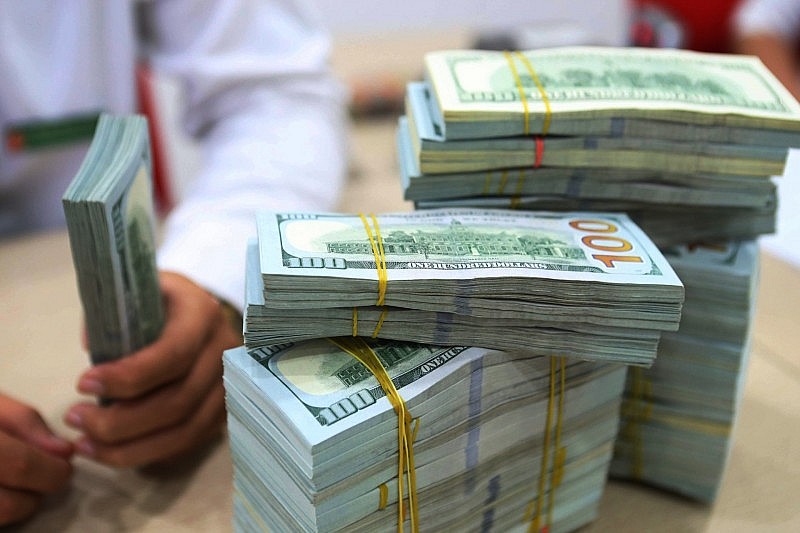Tỷ giá VND/USD tiếp tục “cài số lùi”, giá vàng SJC tăng nhẹ Tỷ giá VND/USD tiếp tục “cài số lùi”, giá vàng SJC tăng nhẹ