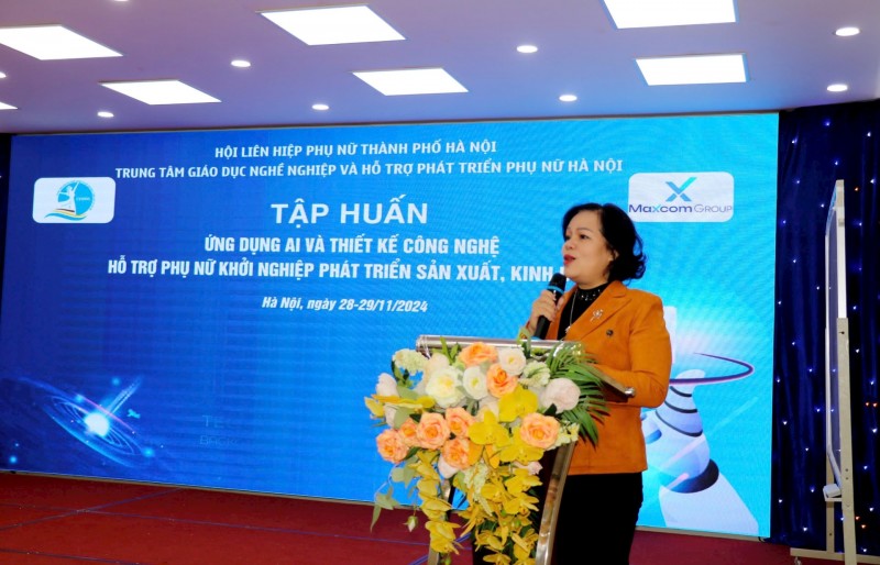 Giám đốc Trung tâm Giáo dục nghề nghiệp và hỗ trợ phát triển phụ nữ Hà Nội Nguyễn Thị Hảo phát biểu (Ảnh: T.L). Giám đốc Trung tâm Giáo dục nghề nghiệp và hỗ trợ phát triển phụ nữ Hà Nội Nguyễn Thị Hảo phát biểu (Ảnh: T.L).