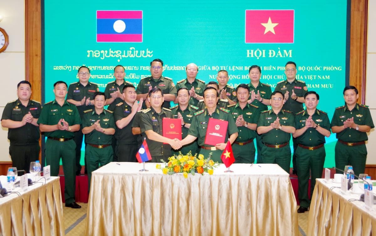 Bộ đội biên phòng Việt Nam - Lào: cùng xây dựng đường biên giới hòa bình, hữu nghị, hợp tác, phát triển Bộ đội biên phòng Việt Nam - Lào: cùng xây dựng đường biên giới hòa bình, hữu nghị, hợp tác, phát triển