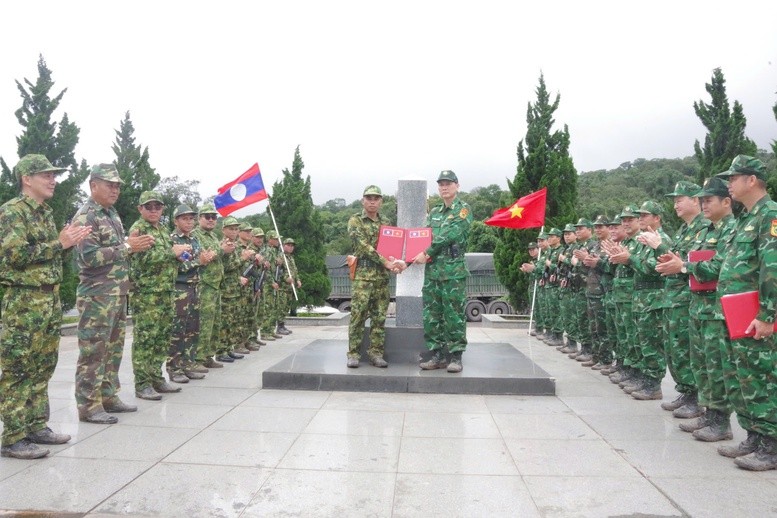 Bộ đội biên phòng Việt Nam - Lào: cùng xây dựng đường biên giới hòa bình, hữu nghị, hợp tác, phát triển Bộ đội biên phòng Việt Nam - Lào: cùng xây dựng đường biên giới hòa bình, hữu nghị, hợp tác, phát triển