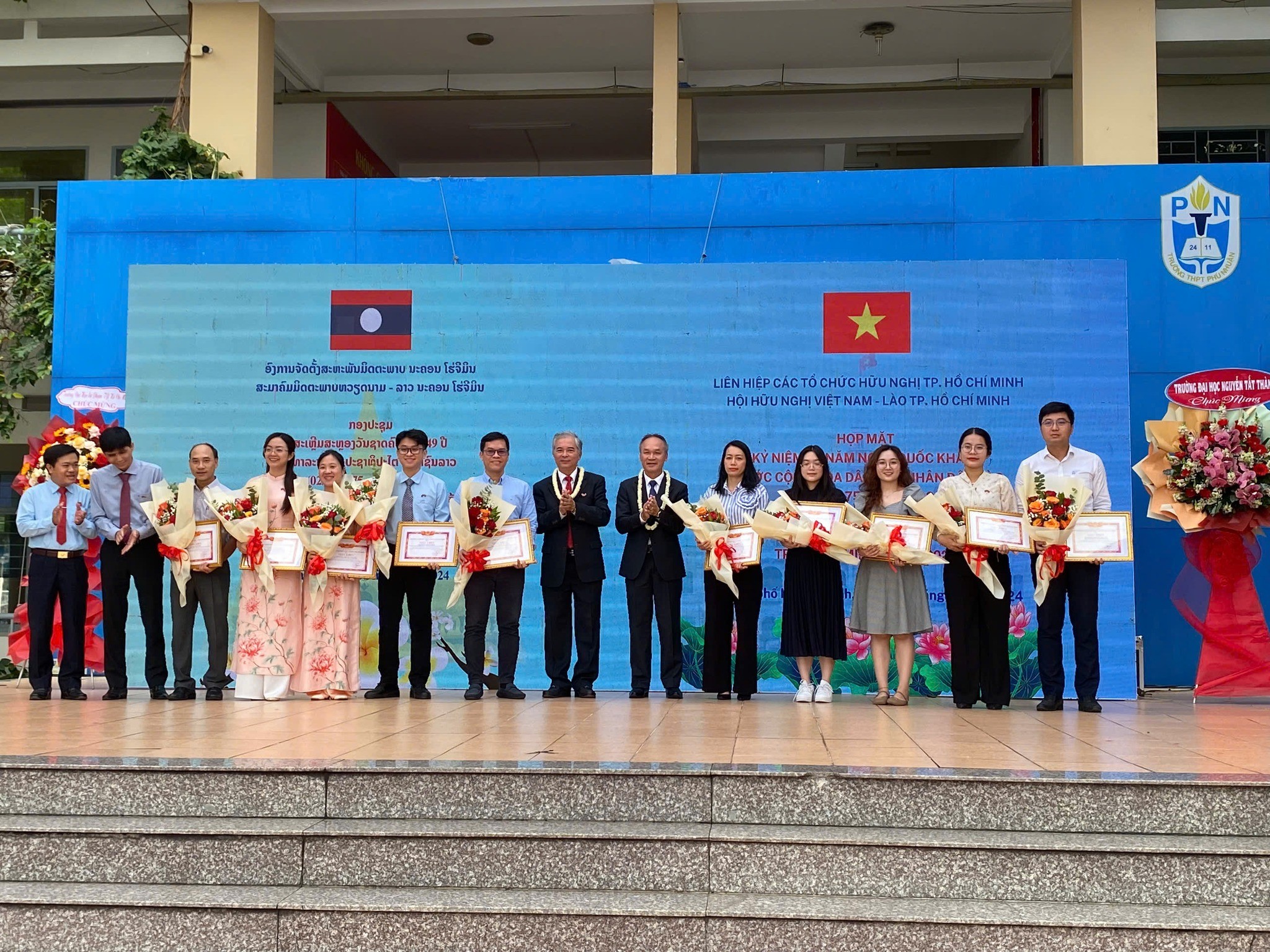 Hội Hữu nghị Việt Nam - Lào TPHCM tặng Giấy khen cho 6 tập thể, 8 cá nhân đã có thành tích đóng góp tích cực cho mối quan hệ Việt Nam – Lào, Hội Hữu nghị Việt Nam - Lào TPHCM tặng Giấy khen cho 6 tập thể, 8 cá nhân đã có thành tích đóng góp tích cực cho mối quan hệ Việt Nam – Lào,