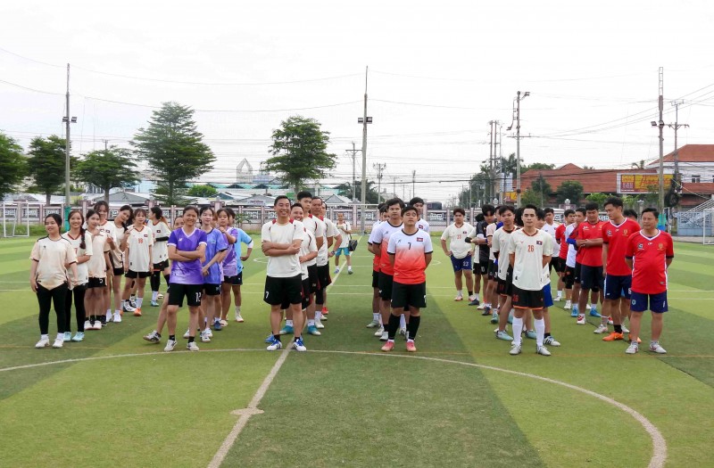 Trường Đại học Cửu Long tổ chức giao lưu bóng đá lưu học sinh Lào Trường Đại học Cửu Long tổ chức giao lưu bóng đá lưu học sinh Lào