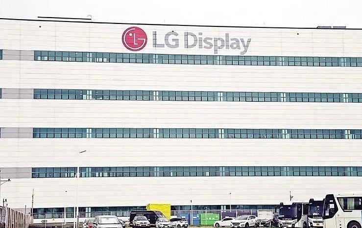 LG Display will inject another US$1 billion into its project, raising the total investment to US$5.65 billion to produce high-tech OLED screens. (Photo: baodautu.vn) LG Display will inject another US$1 billion into its project, raising the total investment to US$5.65 billion to produce high-tech OLED screens. (Photo: baodautu.vn)