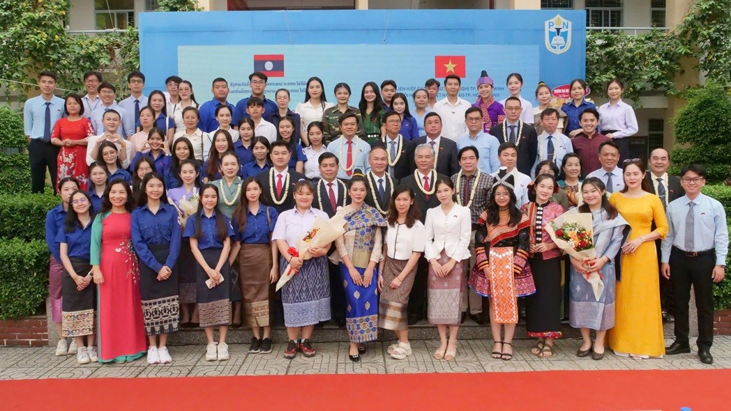 HCM City Congratulates Laos’ National Day HCM City Congratulates Laos’ National Day