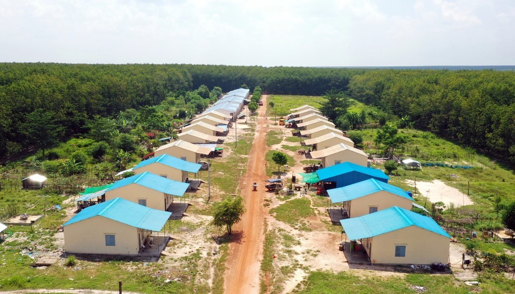 Nông dân Campuchia đổi đời nhờ cây cao su Việt Nông dân Campuchia đổi đời nhờ cây cao su Việt