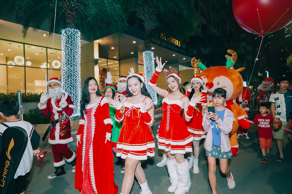 Chuỗi TTTM Vincom “bùng nổ” với gần 2 triệu lượt khách đổ về trong 3 ngày Black Friday Chuỗi TTTM Vincom “bùng nổ” với gần 2 triệu lượt khách đổ về trong 3 ngày Black Friday