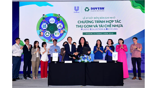 Unilever Việt Nam và Tái Chế DUYTAN Recycling vừa tổ chức “Lễ Ký kết Biên bản Ghi nhớ Chương trình Hợp tác Thu gom và Tái chế Nhựa” Unilever Việt Nam và Tái Chế DUYTAN Recycling vừa tổ chức “Lễ Ký kết Biên bản Ghi nhớ Chương trình Hợp tác Thu gom và Tái chế Nhựa”