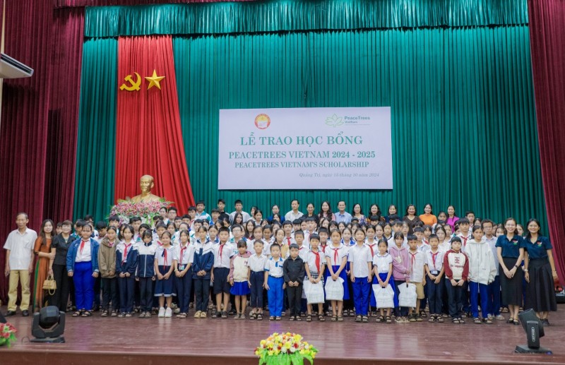 66 học sinh, sinh viên tại Quảng Bình được hỗ trợ học bổng từ PeaceTrees Vietnam 66 học sinh, sinh viên tại Quảng Bình được hỗ trợ học bổng từ PeaceTrees Vietnam