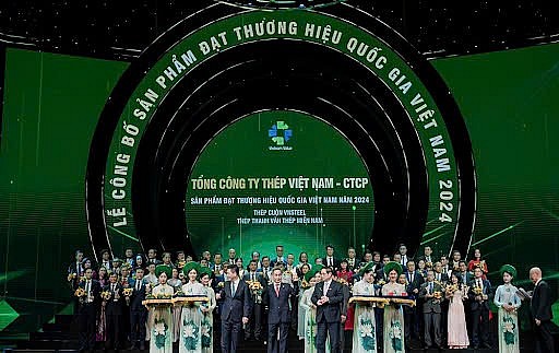 Ngành thép - Trụ cột kinh tế và bước tiền vào cuộc chơi toàn cầu Ngành thép - Trụ cột kinh tế và bước tiền vào cuộc chơi toàn cầu