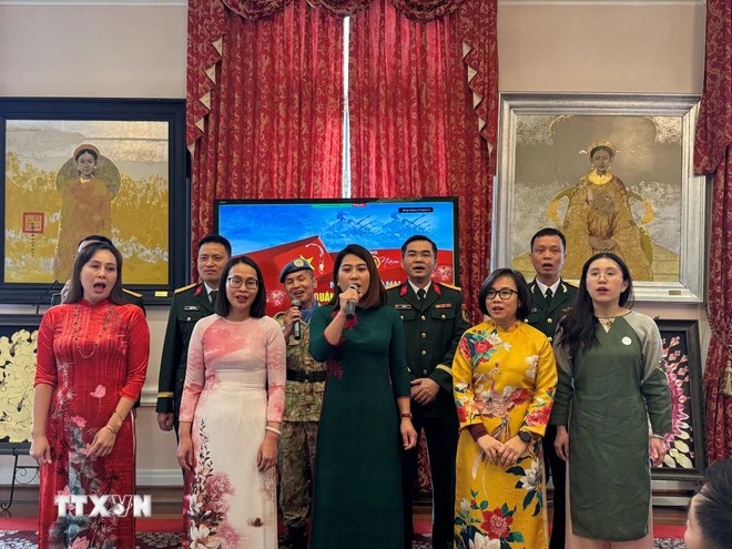“Một ngày cùng chiến sỹ” của học sinh, sinh viên Việt tại thủ đô nước Mỹ “Một ngày cùng chiến sỹ” của học sinh, sinh viên Việt tại thủ đô nước Mỹ