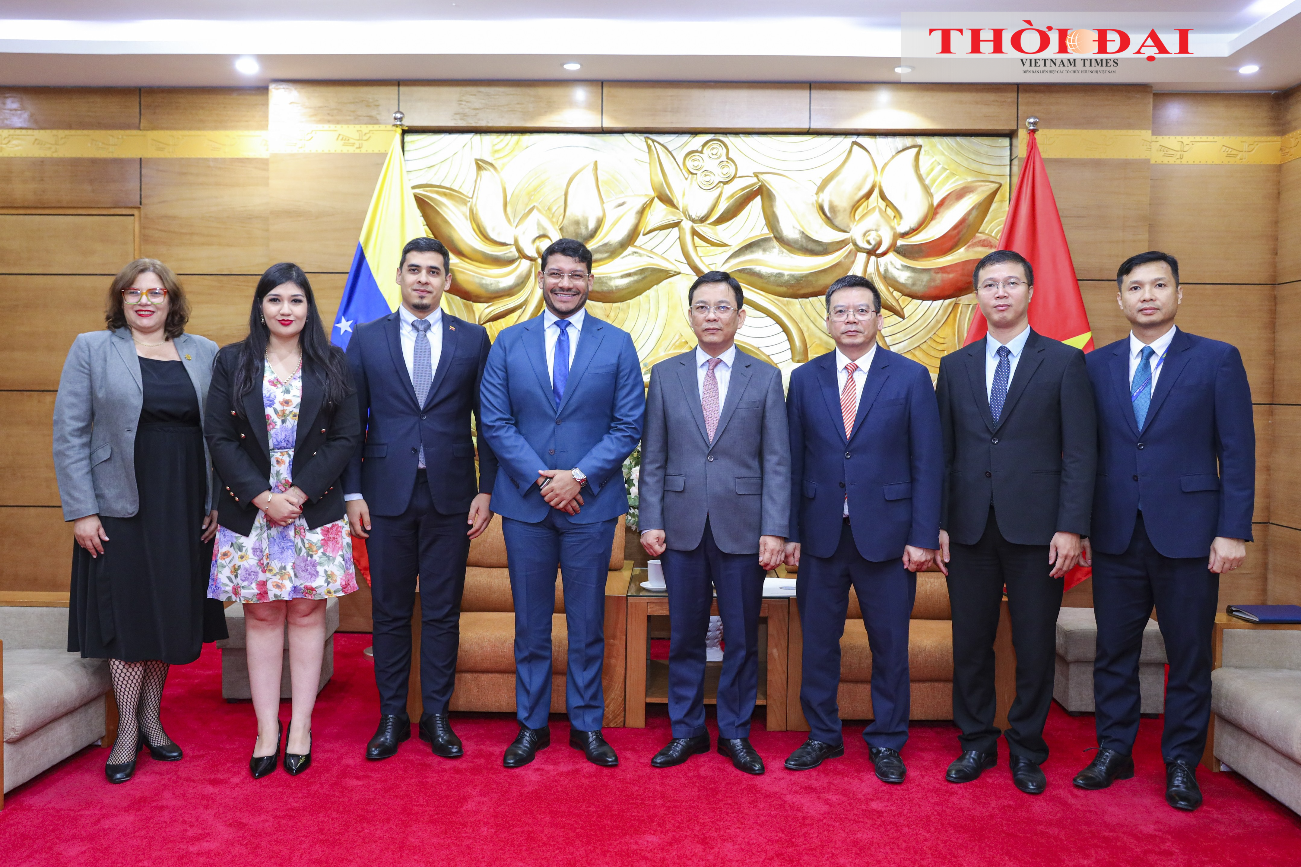 Các đại biểu chụp ảnh lưu niệm. (Ảnh: Đinh Hòa) Các đại biểu chụp ảnh lưu niệm. (Ảnh: Đinh Hòa)