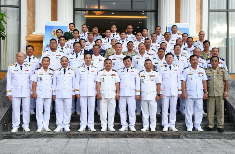 Các đại biểu tham dự hội nghị chụp ảnh lưu niệm. Các đại biểu tham dự hội nghị chụp ảnh lưu niệm.