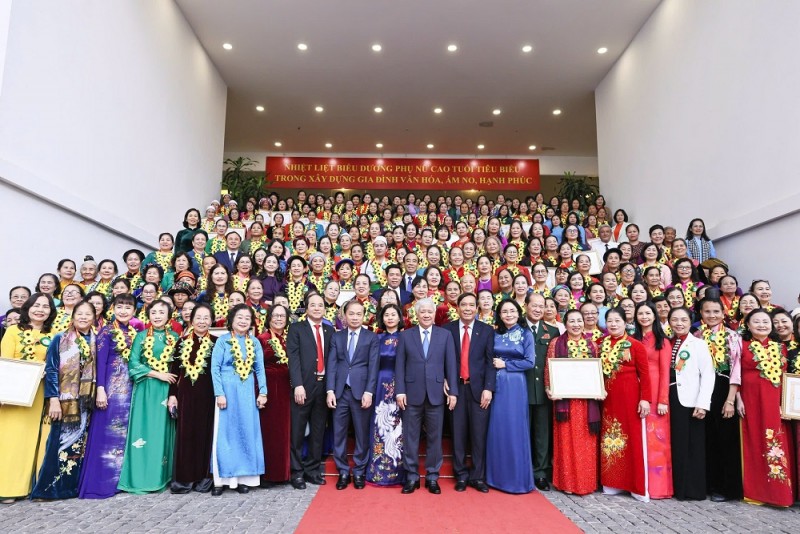 Biểu dương 291 phụ nữ cao tuổi tiêu biểu toàn quốc Biểu dương 291 phụ nữ cao tuổi tiêu biểu toàn quốc