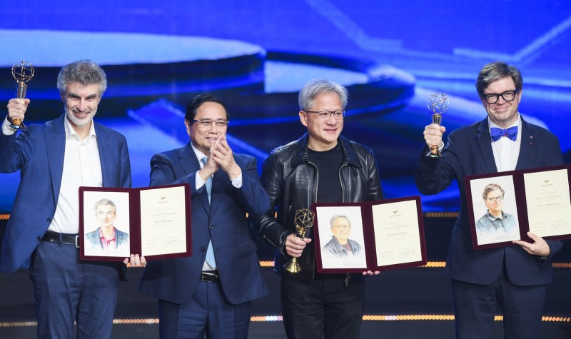 “Cha đẻ AI” Geoffrey Hinton: Giải VinFuture linh hoạt hơn Giải Nobel “Cha đẻ AI” Geoffrey Hinton: Giải VinFuture linh hoạt hơn Giải Nobel