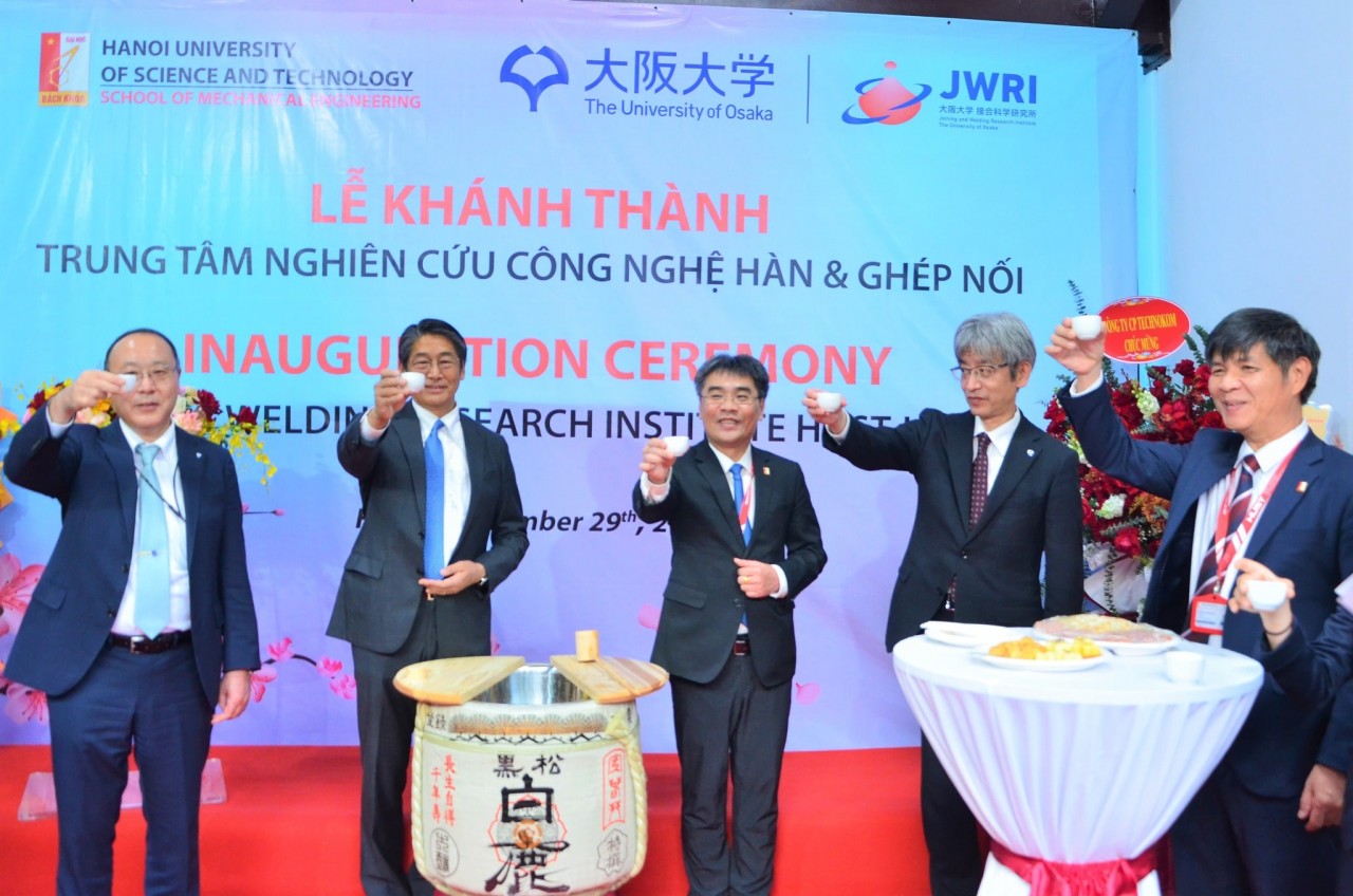On November 29, Hanoi University of Science and Technology (HUST) celebrated the inauguration of the Joining & Welding Research Institute HUST-UOsaka, marking a significant milestone in international cooperation for scientific research and technology development. The Joining & Welding Research Institute HUST-UOsaka is within the framework of the project Inauguration of the HUST–Uosaka Welding and Joining Technology Research Center