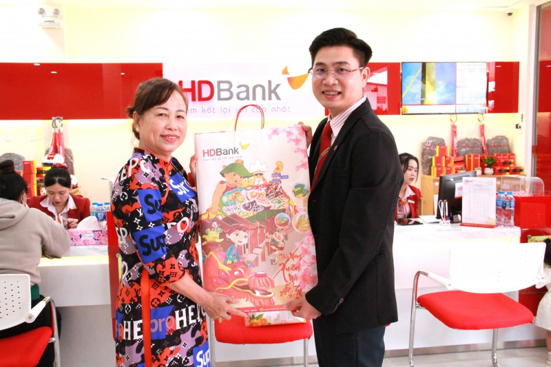 Bộ lịch HDBank 2025: 35 năm mùa xuân hành động, Tết Xanh vững bền Bộ lịch HDBank 2025: 35 năm mùa xuân hành động, Tết Xanh vững bền