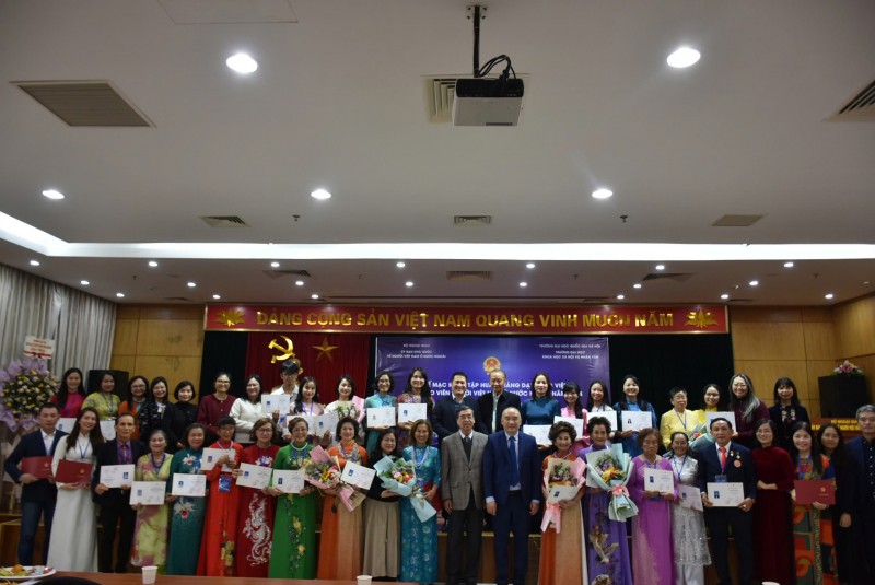 Bế mạc Khóa tập huấn giảng dạy tiếng Việt cho giáo viên Việt Nam ở nước ngoài Bế mạc Khóa tập huấn giảng dạy tiếng Việt cho giáo viên Việt Nam ở nước ngoài