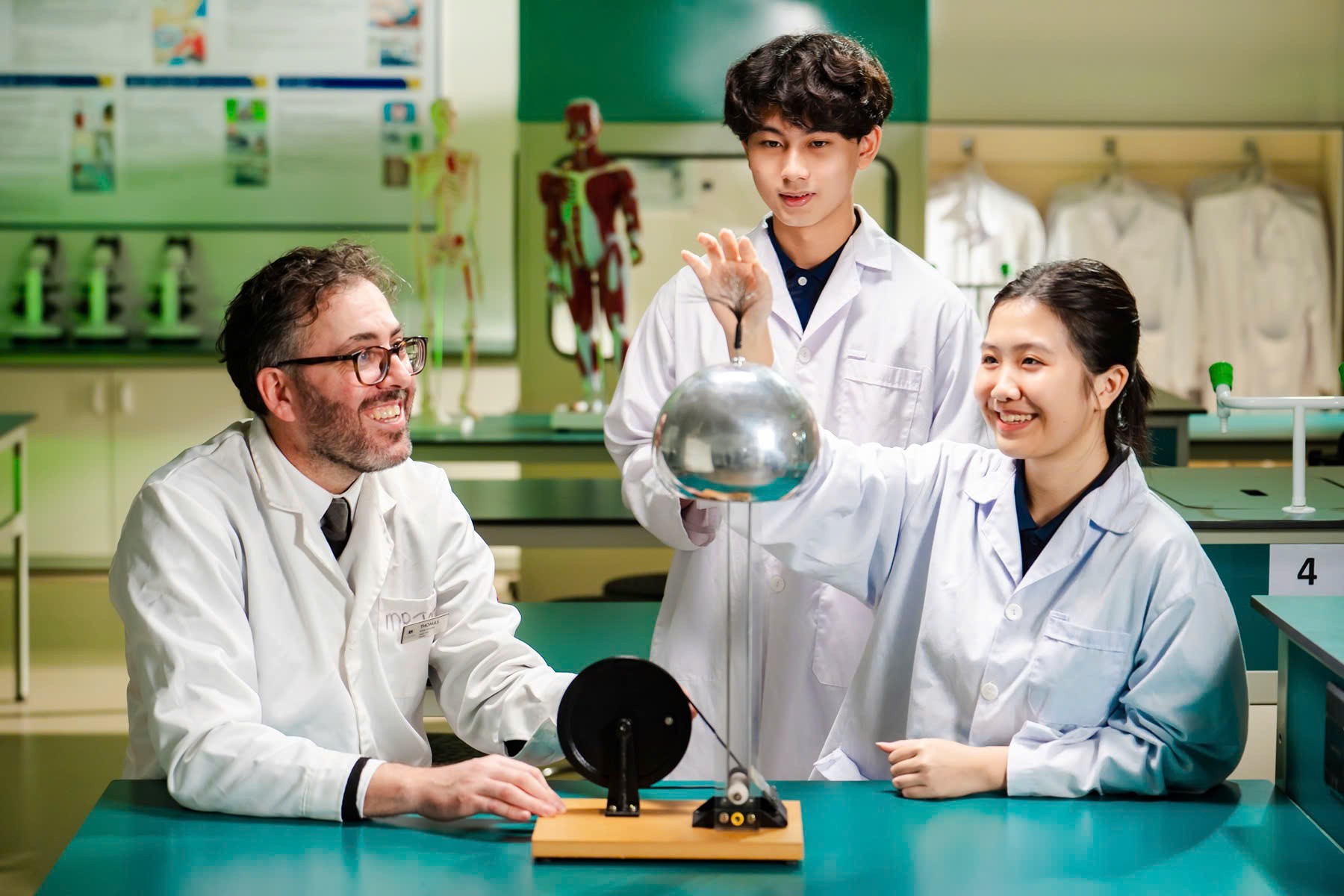 80% học sinh Vinschool đã được tuyển thẳng vào các trường đại học hàng đầu của Việt Nam và thế giới trước khi tốt nghiệp. 80% học sinh Vinschool đã được tuyển thẳng vào các trường đại học hàng đầu của Việt Nam và thế giới trước khi tốt nghiệp.