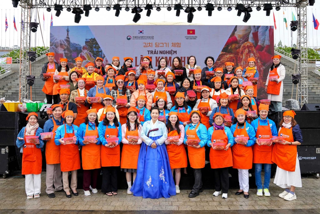 The Korean Cultural Day kicked off in Da Lat city in the central highlands province of Lam Dong on December 13 as part of the 10th Da Lat Flower Festival. The Korean Cultural Day kicked off in Da Lat city in the central highlands province of Lam Dong on December 13 as part of the 10th Da Lat Flower Festival.
