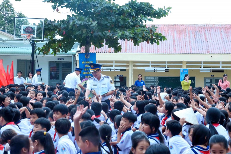 Kiên Giang: Tuyên truyền kiến thức pháp luật cho giáo viên, học sinh tại thành phố Phú Quốc Kiên Giang: Tuyên truyền kiến thức pháp luật cho giáo viên, học sinh tại thành phố Phú Quốc