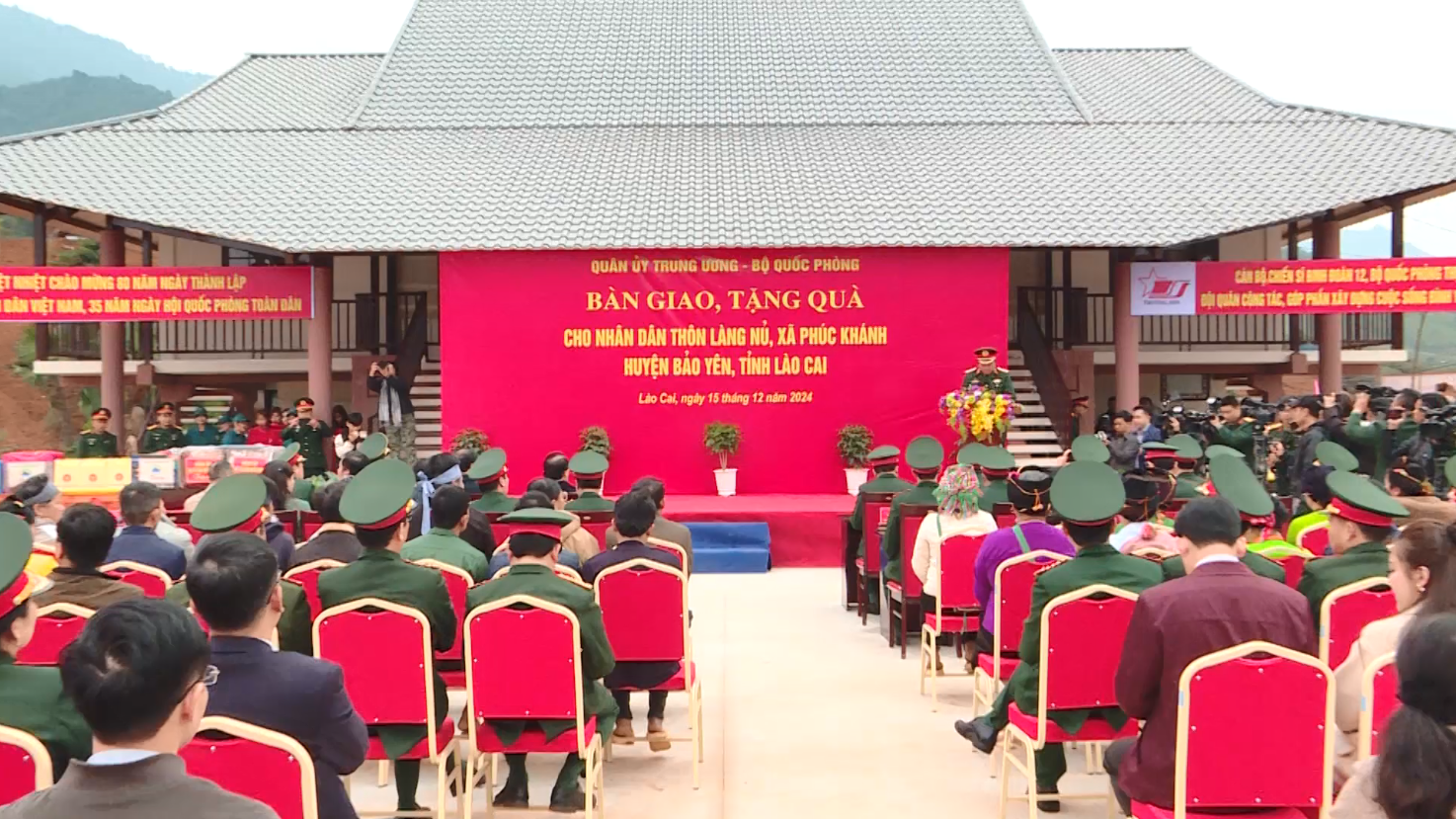 Tái thiết thôn Làng Nủ: Quân đội - Nhân dân đồng hành xây dựng tương lai mới Tái thiết thôn Làng Nủ: Quân đội - Nhân dân đồng hành xây dựng tương lai mới