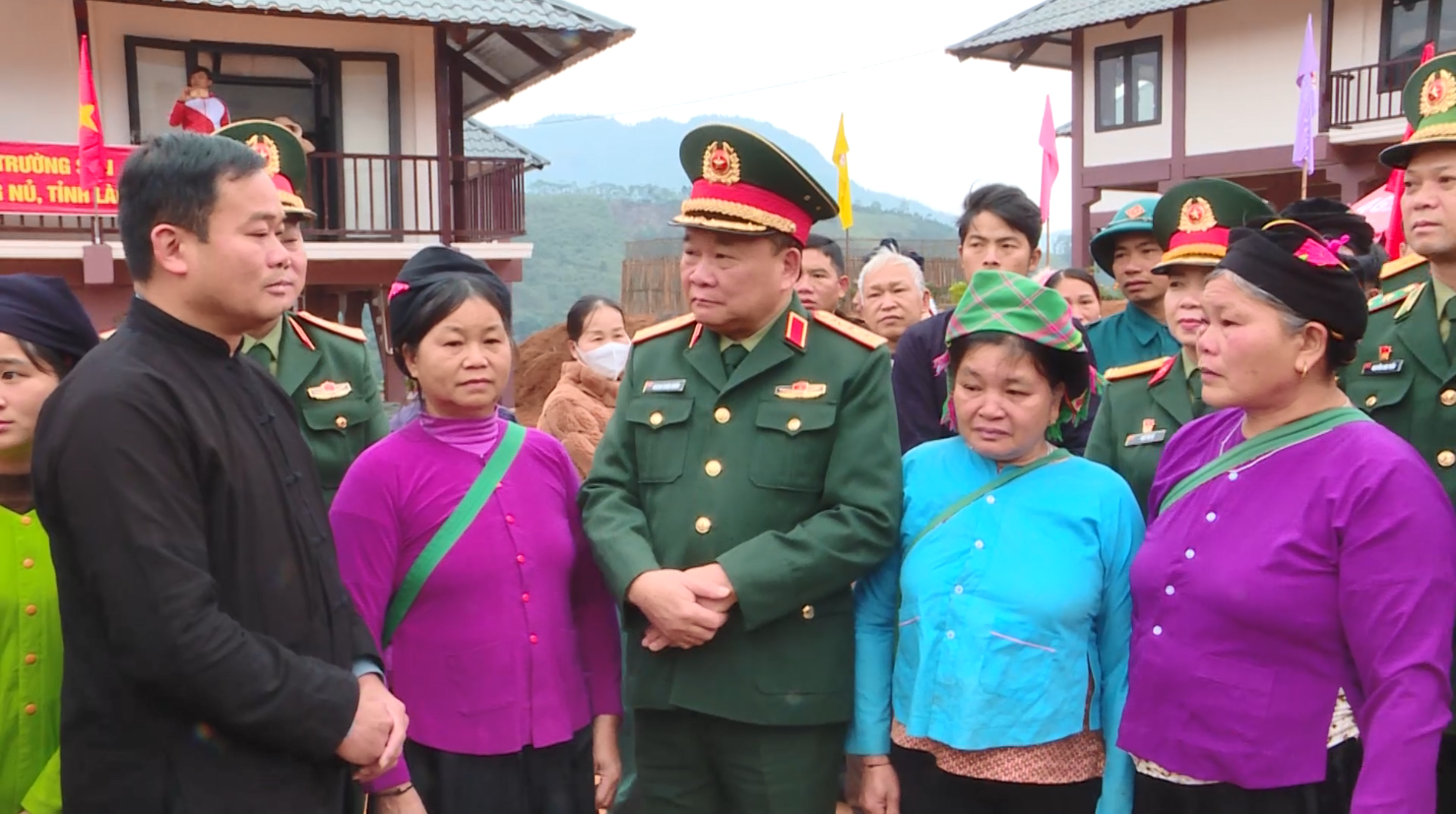 Tái thiết thôn Làng Nủ: Quân đội - Nhân dân đồng hành xây dựng tương lai mới Tái thiết thôn Làng Nủ: Quân đội - Nhân dân đồng hành xây dựng tương lai mới