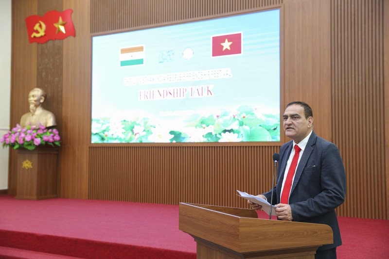 Ông Harchand Singh, Tổng Thư ký Tổ chức Hòa bình và Đoàn kết toàn Ấn (AIPSO) phát biểu tại tọa đàm. (Ảnh: Đinh Hòa) Ông Harchand Singh, Tổng Thư ký Tổ chức Hòa bình và Đoàn kết toàn Ấn (AIPSO) phát biểu tại tọa đàm. (Ảnh: Đinh Hòa)