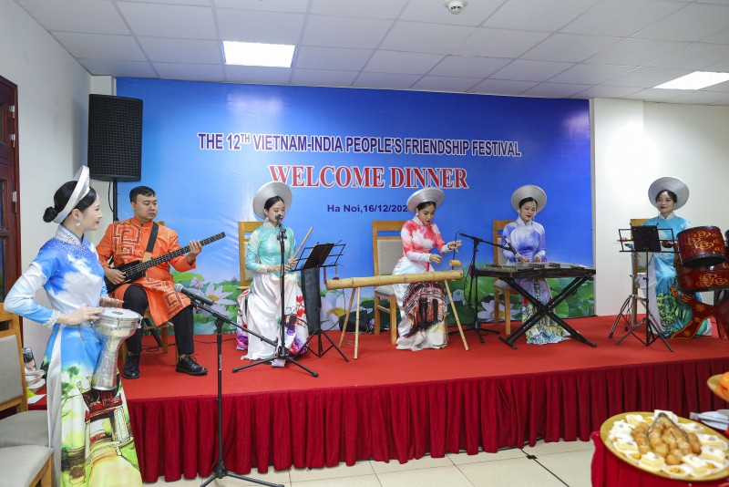 Chiêu đãi chào mừng Liên hoan hữu nghị nhân dân Việt Nam - Ấn Độ lần thứ 12. (Ảnh: Đinh Hòa) Chiêu đãi chào mừng Liên hoan hữu nghị nhân dân Việt Nam - Ấn Độ lần thứ 12. (Ảnh: Đinh Hòa)