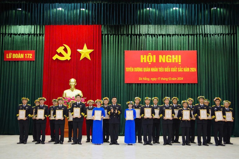 Lữ đoàn 172: tuyên dương quân nhân tiêu biểu, xuất sắc năm 2024 Lữ đoàn 172: tuyên dương quân nhân tiêu biểu, xuất sắc năm 2024
