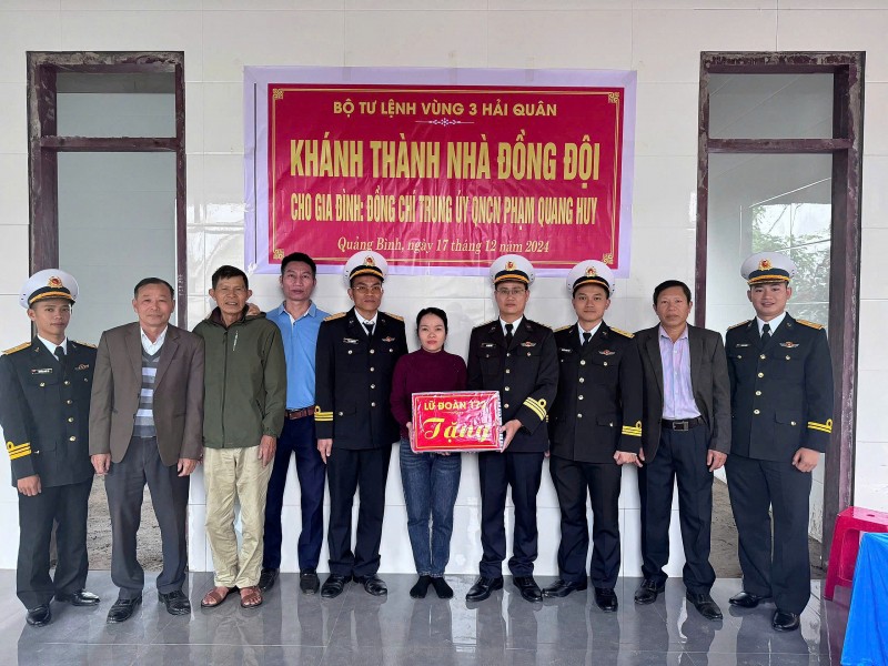 Vùng 3 Hải quân: Ngôi nhà ấm tình đồng đội dành tặng quân nhân khó khăn Vùng 3 Hải quân: Ngôi nhà ấm tình đồng đội dành tặng quân nhân khó khăn