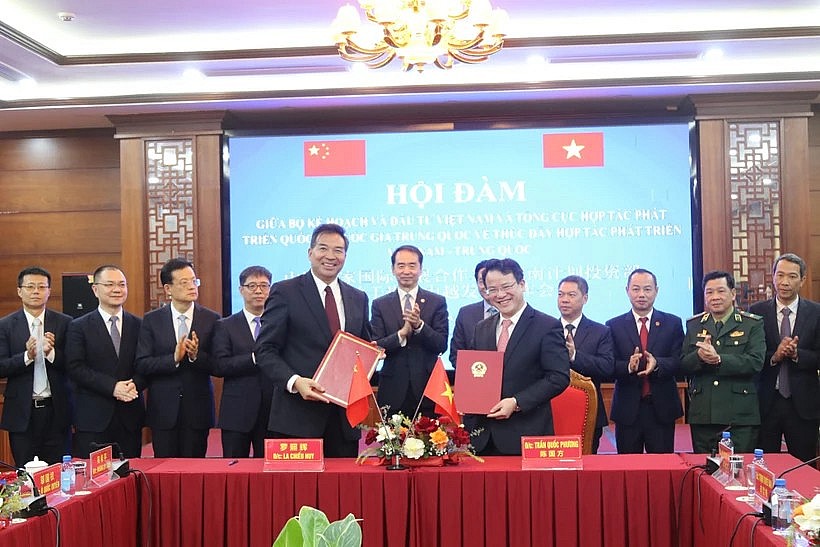 The Vietnamese Ministry of Planning and Investment and the CIDCA sign a Memorandum of Understanding to enhance the pilot of the smart border gate. (Photo: VNA) The Vietnamese Ministry of Planning and Investment and the CIDCA sign a Memorandum of Understanding to enhance the pilot of the smart border gate. (Photo: VNA)