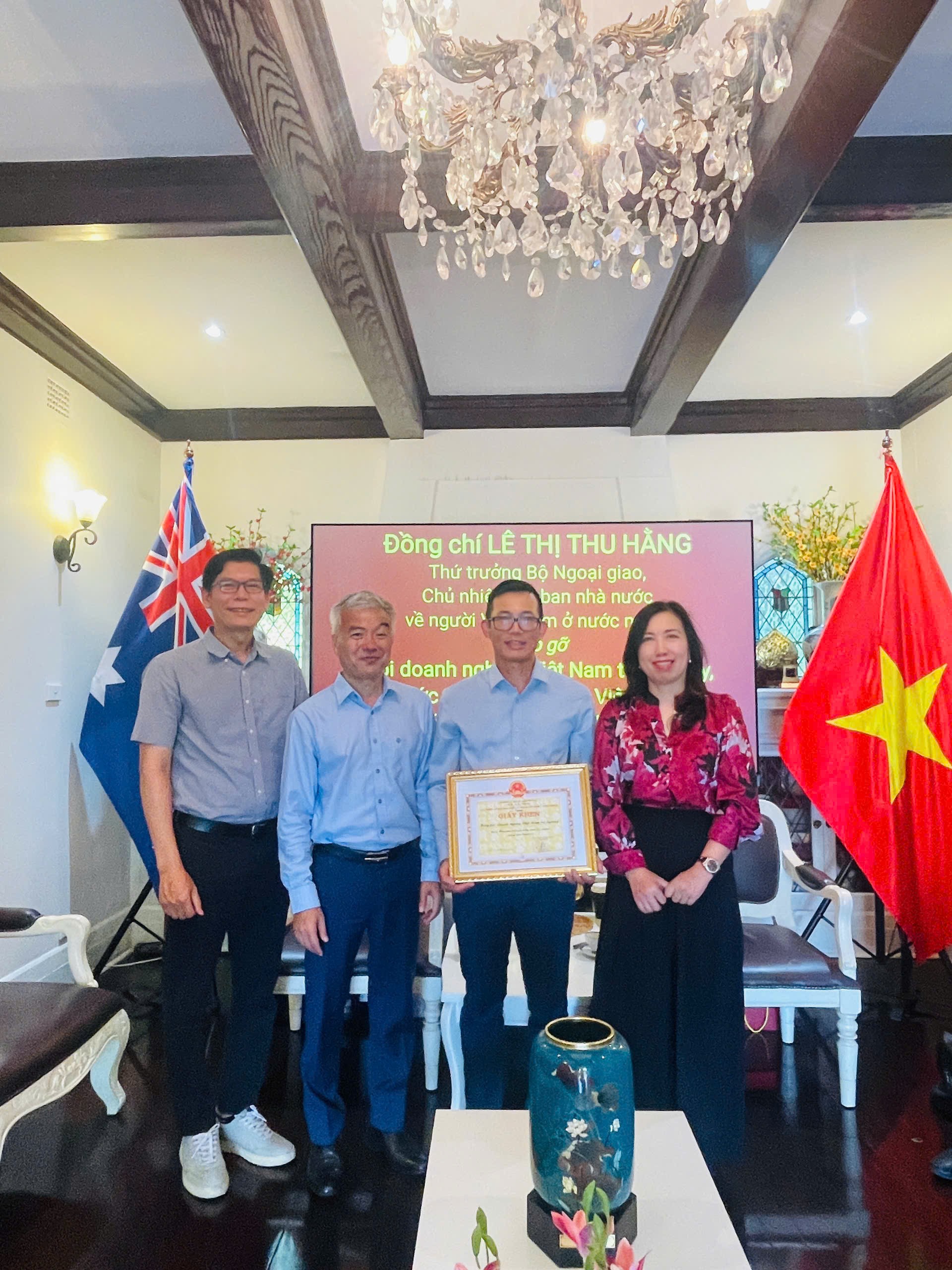 Thứ trưởng Lê Thị Thu Hằng thăm, tìm hiểu tình hình cộng đồng người Việt tại Úc Thứ trưởng Lê Thị Thu Hằng thăm, tìm hiểu tình hình cộng đồng người Việt tại Úc
