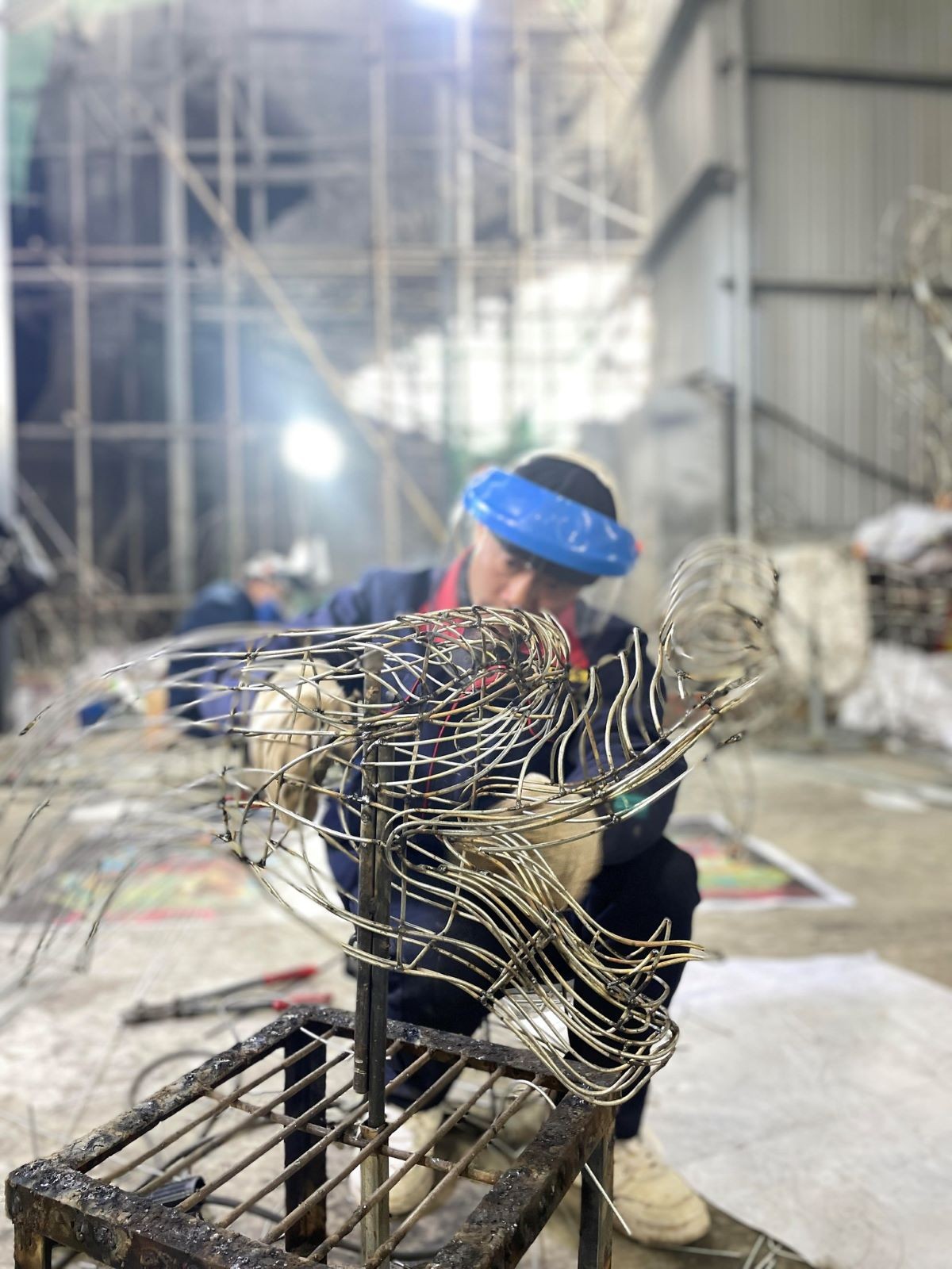 Các mô hình đèn lồng đang được các đội thi khẩn trương thực hiện Các mô hình đèn lồng đang được các đội thi khẩn trương thực hiện
