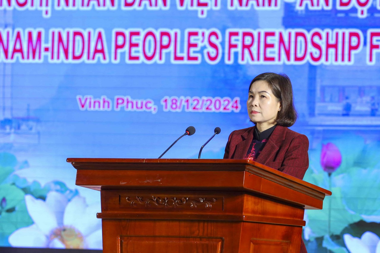 Phung Thi Kim Nga, Vice Chairwoman of the People’s Committee of Vinh Phuc Province, speaks at the opening ceremony of the 12th Vietnam-India People’s Friendship Festival. (Photo: Dinh Hoa) Phung Thi Kim Nga, Vice Chairwoman of the People’s Committee of Vinh Phuc Province, speaks at the opening ceremony of the 12th Vietnam-India People’s Friendship Festival. (Photo: Dinh Hoa)
