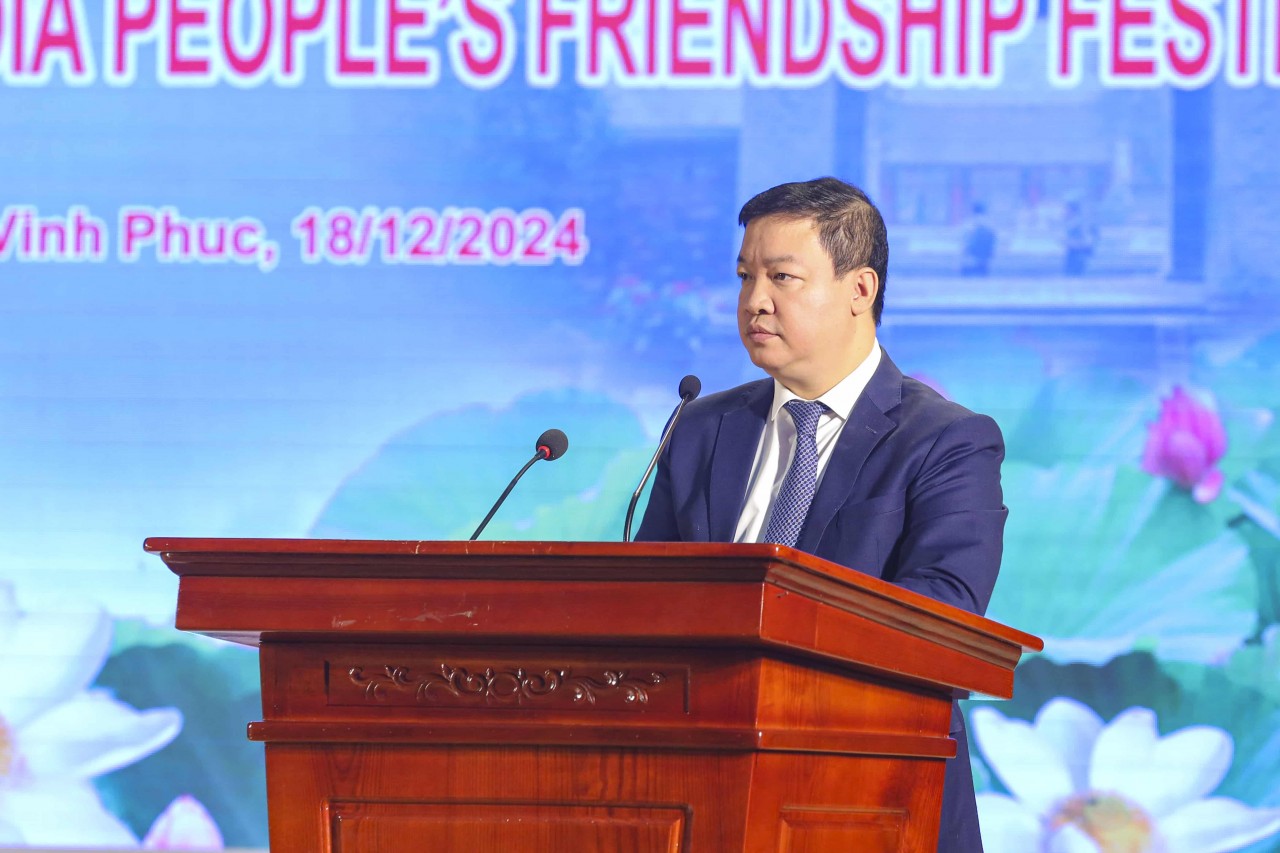 Vice President of the Vietnam Union of Friendship Organizations delivers a speech at the opening ceremony of the 12th Vietnam-India People’s Friendship Festival. (Photo: Dinh Hoa) Vice President of the Vietnam Union of Friendship Organizations delivers a speech at the opening ceremony of the 12th Vietnam-India People’s Friendship Festival. (Photo: Dinh Hoa)