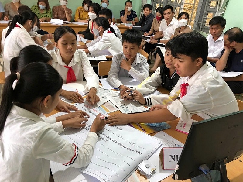 Ở ngôi trường đề nghị tặng tưởng huận chương lao động hạng Nhì Ở ngôi trường đề nghị tặng tưởng huận chương lao động hạng Nhì