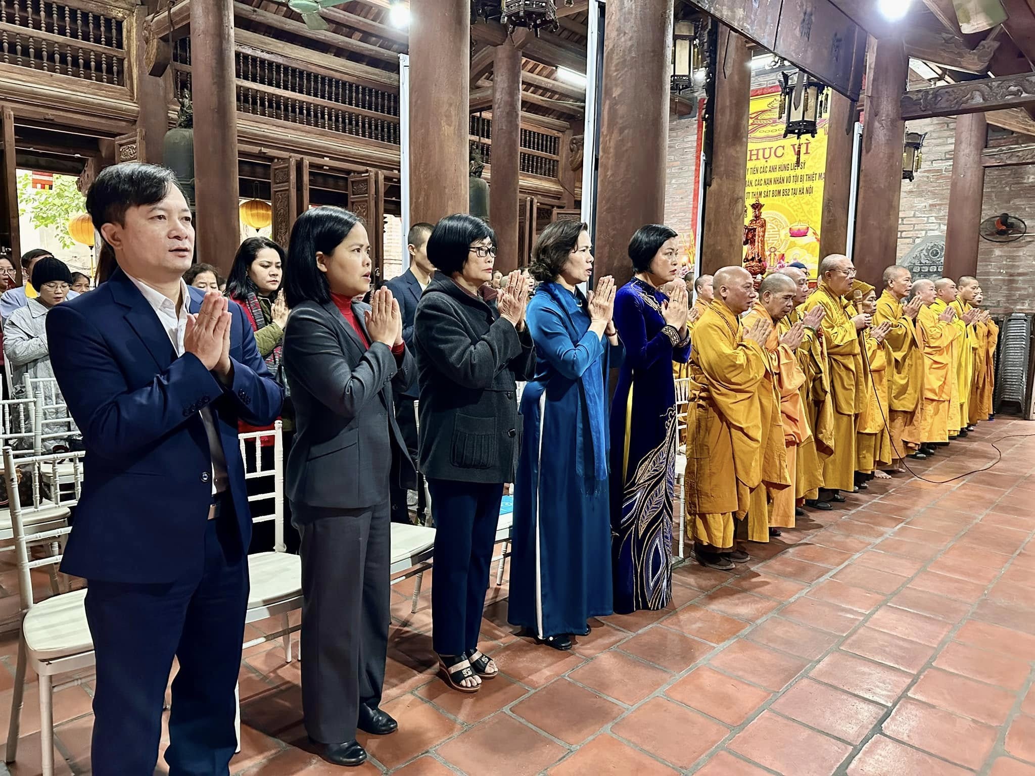 Dâng hương, cầu siêu tưởng nhớ đồng bào và anh hùng liệt sĩ hy sinh bảo vệ Hà Nội Dâng hương, cầu siêu tưởng nhớ đồng bào và anh hùng liệt sĩ hy sinh bảo vệ Hà Nội