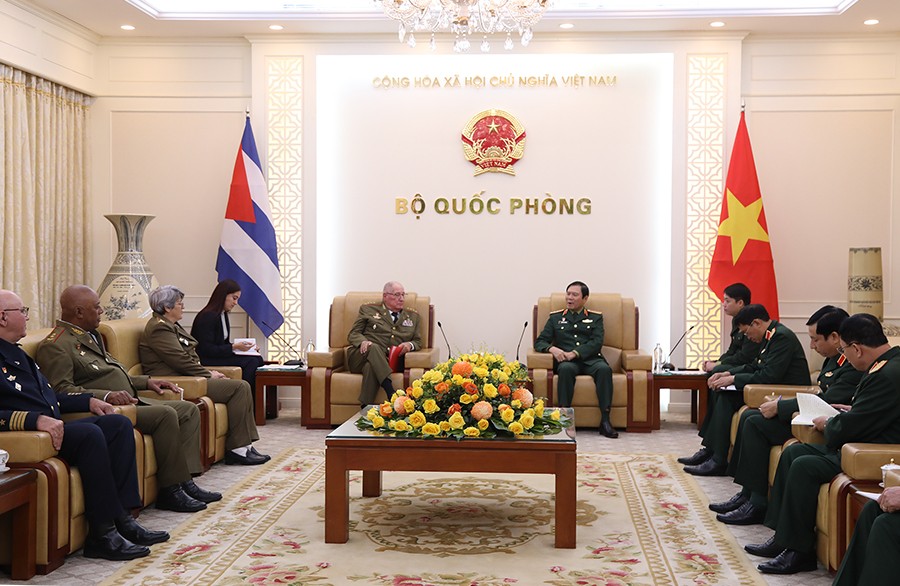 Đại tướng Nguyễn Tân Cương, Tổng Tham mưu trưởng Quân đội nhân dân Việt Nam, Thứ trưởng Bộ Quốc phòng đã hội kiến Thượng tướng Álvaro López Miera, Bộ trưởng Bộ các Lực lượng vũ trang cách mạng Cuba. Đại tướng Nguyễn Tân Cương, Tổng Tham mưu trưởng Quân đội nhân dân Việt Nam, Thứ trưởng Bộ Quốc phòng đã hội kiến Thượng tướng Álvaro López Miera, Bộ trưởng Bộ các Lực lượng vũ trang cách mạng Cuba.