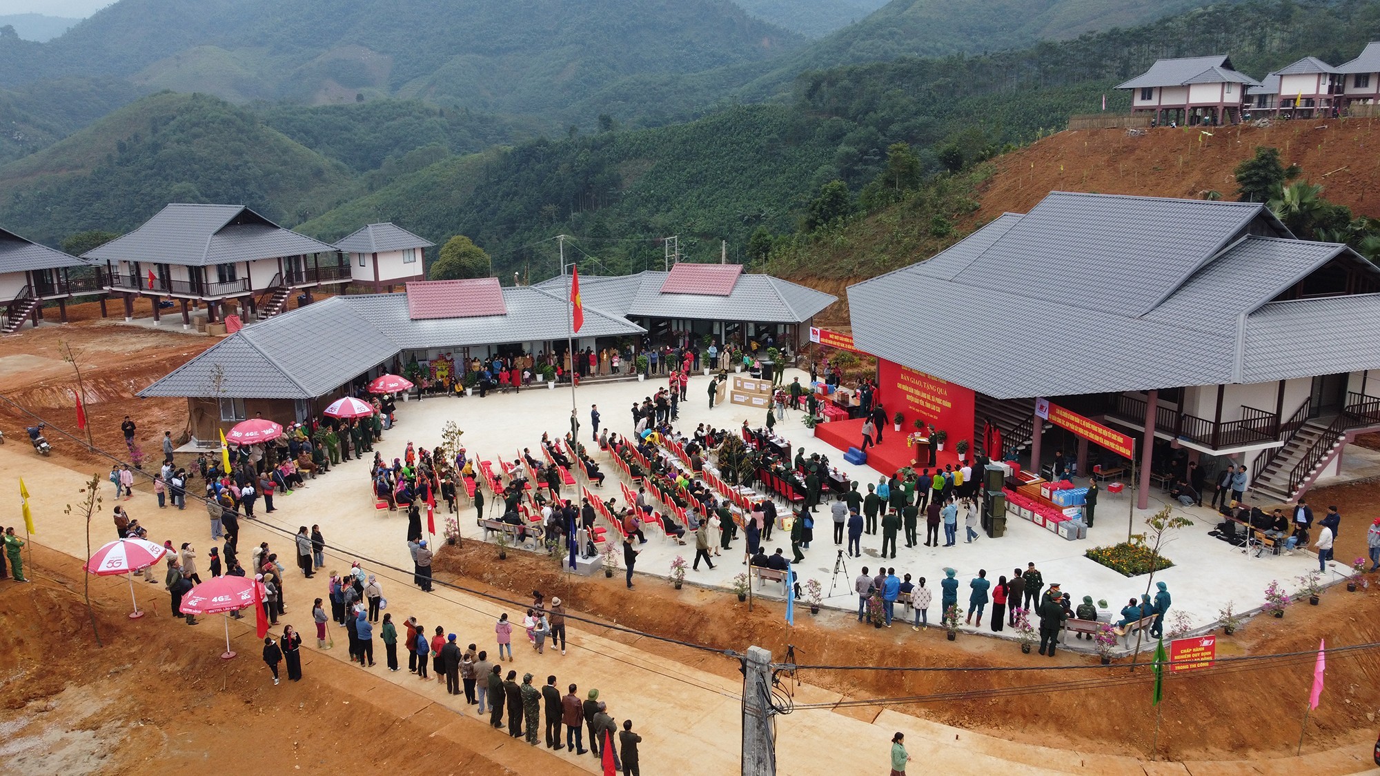 Nhà văn hóa, điểm trường thôn Làng Nủ được xây dựng khang trang. (Ảnh: Báo Lào Cai) Nhà văn hóa, điểm trường thôn Làng Nủ được xây dựng khang trang. (Ảnh: Báo Lào Cai)