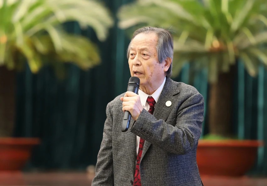 GS-TS Đặng Lương Mô đề xuất ý kiến thu hút nguồn nhân lực Việt kiều. (Ảnh: Báo Pháp luật TP.HCM) GS-TS Đặng Lương Mô đề xuất ý kiến thu hút nguồn nhân lực Việt kiều. (Ảnh: Báo Pháp luật TP.HCM)