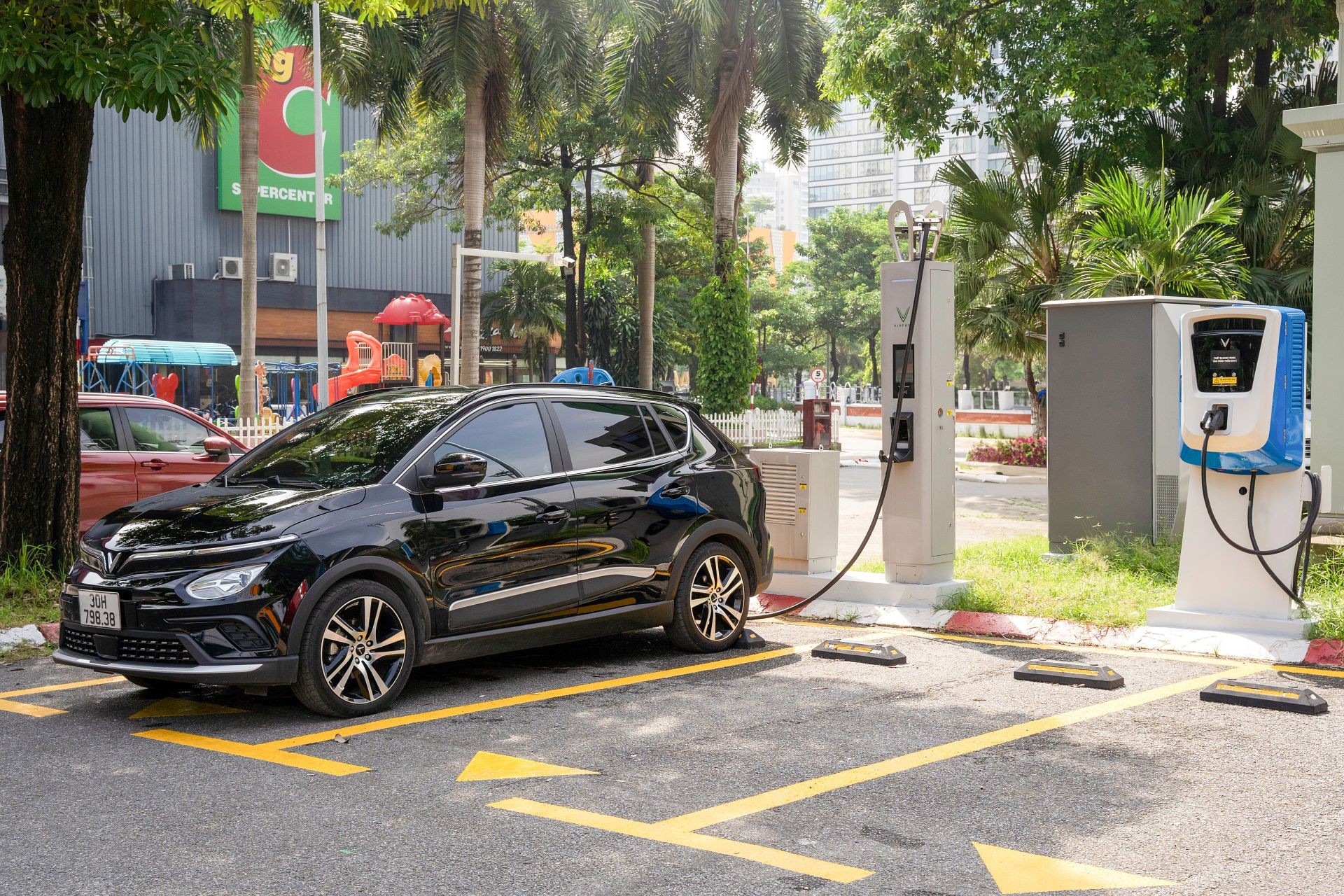 Nhiều chủ mặt bằng nắm bắt thời cơ kinh doanh trạm sạc nhượng quyền Nhiều chủ mặt bằng nắm bắt thời cơ kinh doanh trạm sạc nhượng quyền