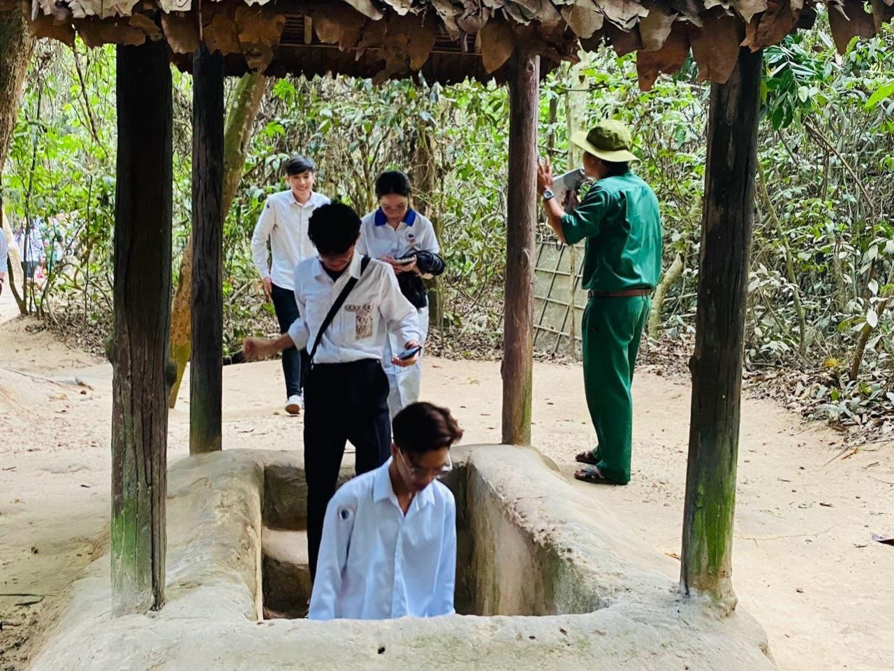 Laotian and Cambodian international students visited the Cu Chi Tunnels in January 2024. Laotian and Cambodian international students visited the Cu Chi Tunnels in January 2024.
