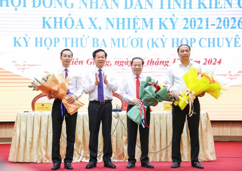 Ông Nguyễn Thanh Nhàn được bầu giữ chức Chủ tịch UBND tỉnh Kiên Giang Ông Nguyễn Thanh Nhàn được bầu giữ chức Chủ tịch UBND tỉnh Kiên Giang