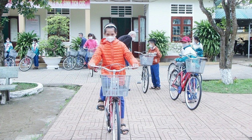 US Veterans Help Children of Quang Tri to Go to School US Veterans Help Children of Quang Tri to Go to School