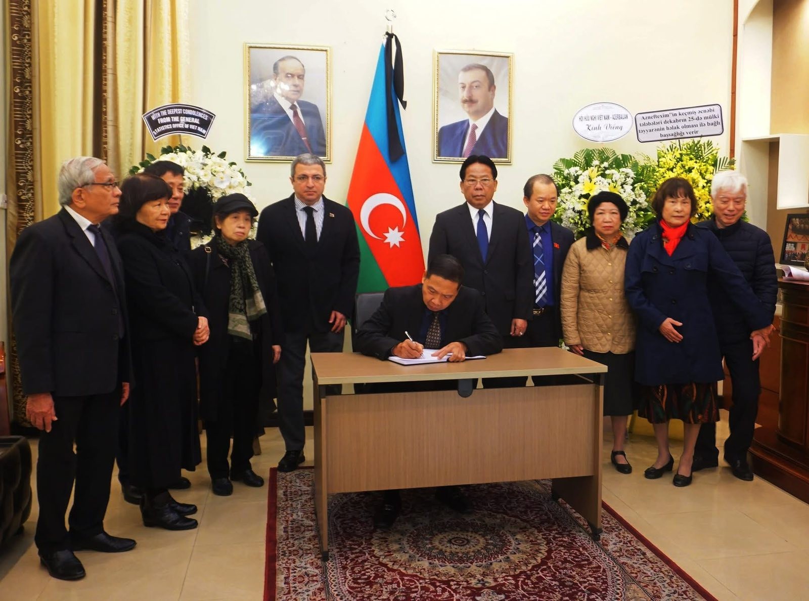 Liên hiệp các tổ chức hữu nghị Việt Nam chia buồn về vụ máy bay gặp nạn của Azerbaijan Liên hiệp các tổ chức hữu nghị Việt Nam chia buồn về vụ máy bay gặp nạn của Azerbaijan