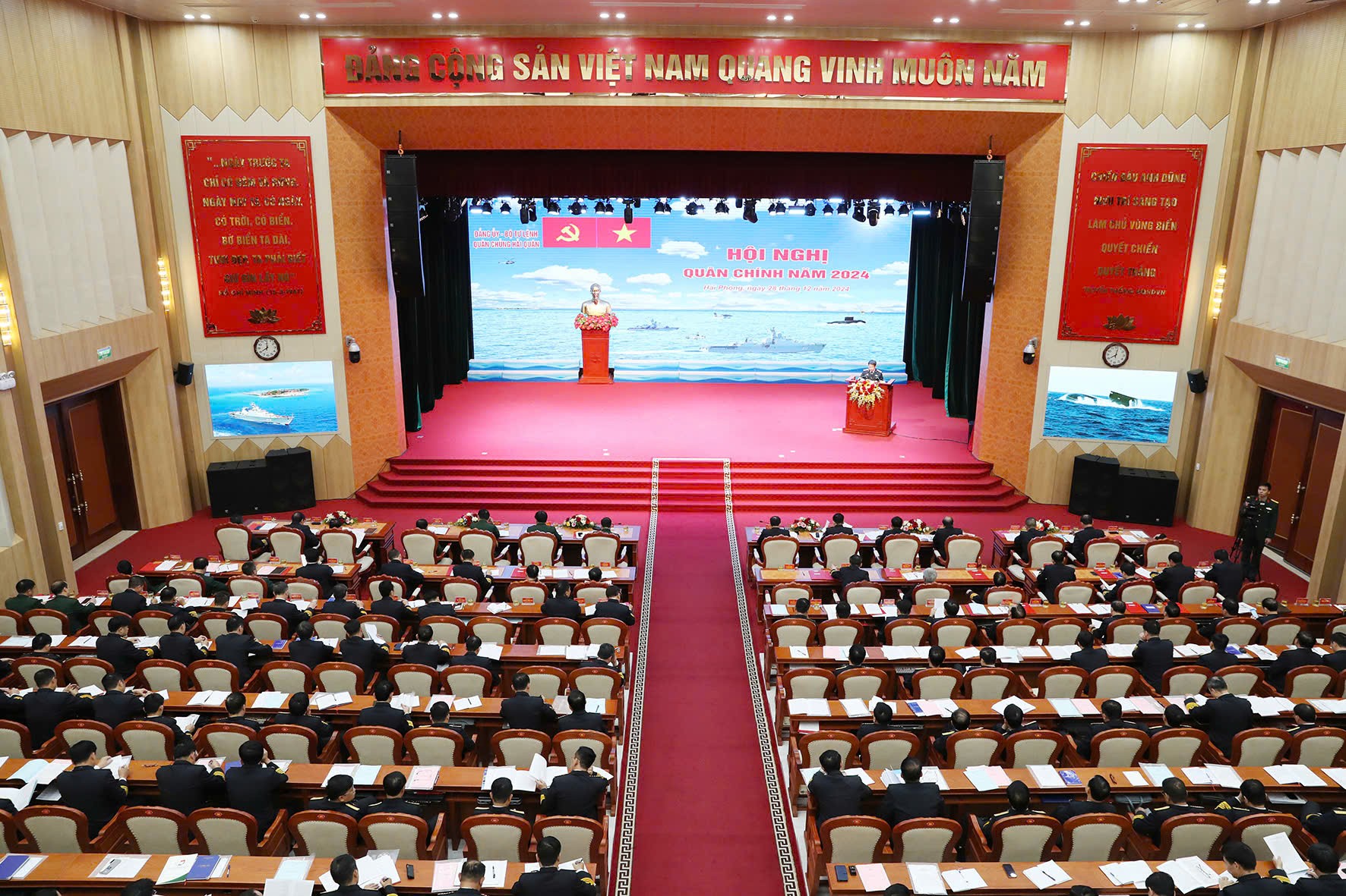 Năm 2024 Quân chủng Hải quân kịp thời cứu nạn 13 tàu cá, 191 ngư dân Năm 2024 Quân chủng Hải quân kịp thời cứu nạn 13 tàu cá, 191 ngư dân